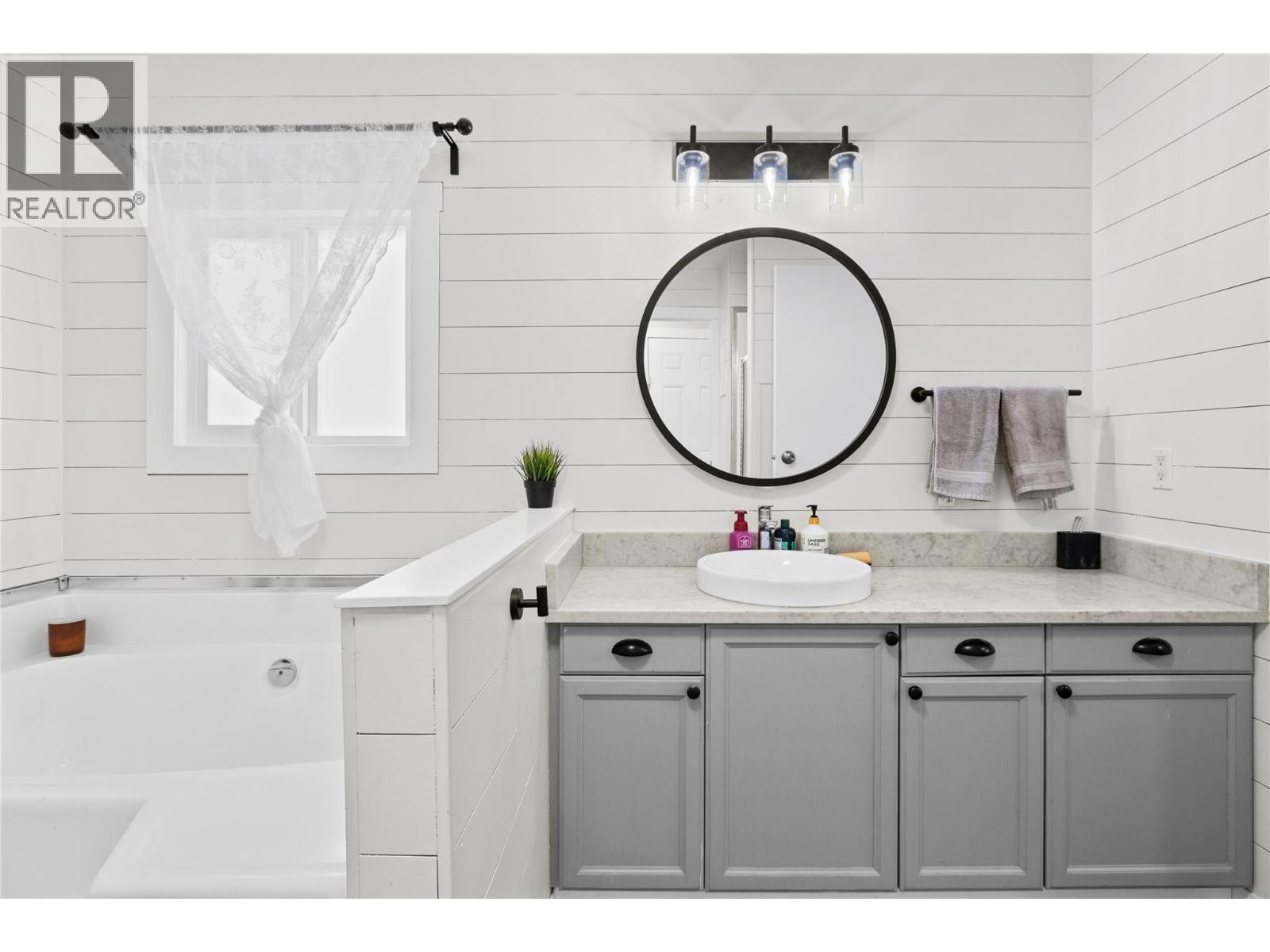 26 2005 Boucherie Road, West Kelowna