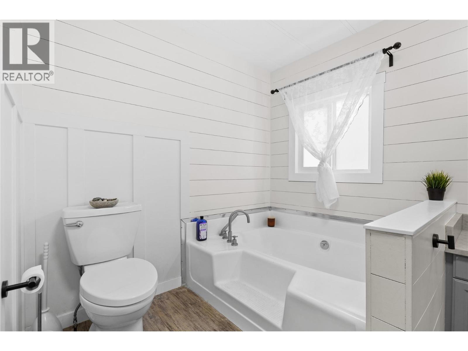 26 2005 Boucherie Road, West Kelowna