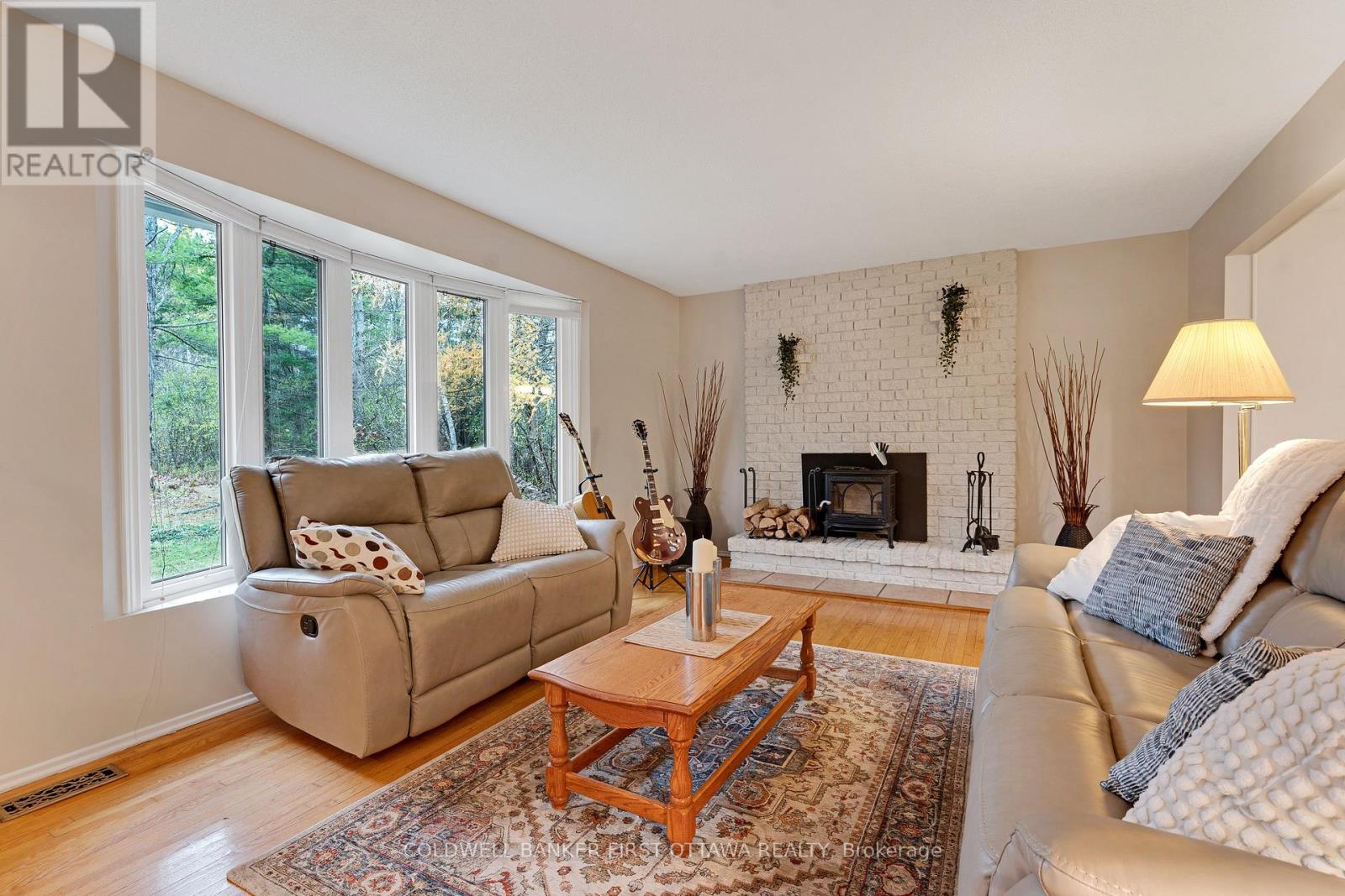 Livingroom fireplace, Jotul woodstove insert