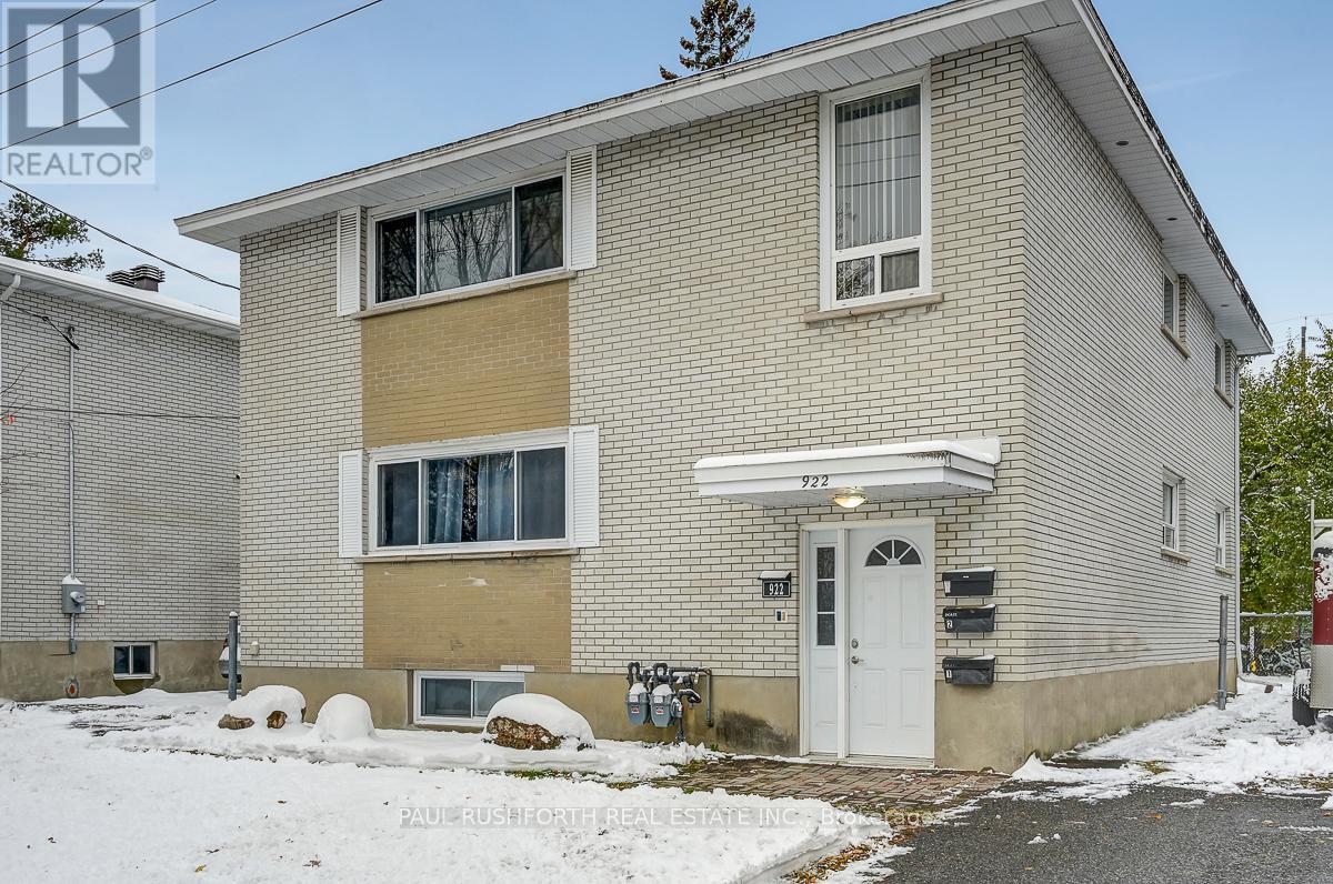 922 Pinewood Crescent