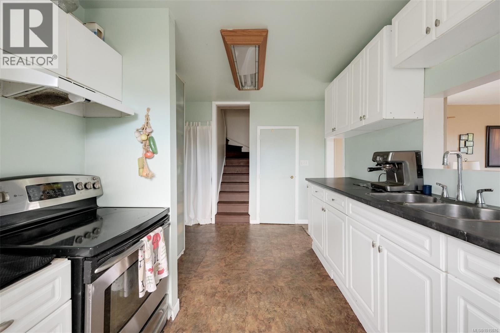  3883 Douglas Street, Saanich