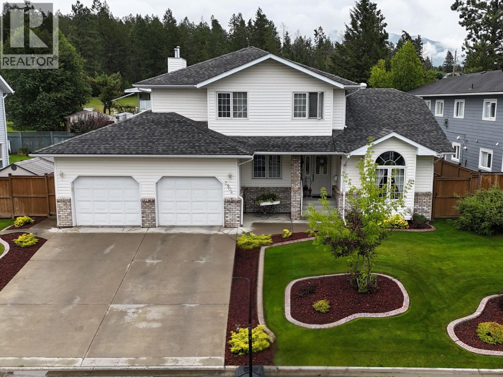 2904 Edgewood Drive, Cranbrook