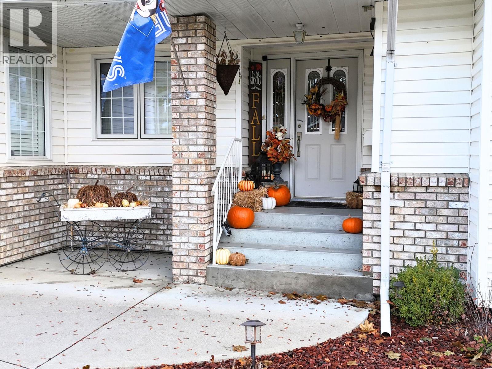 2904 Edgewood Drive, Cranbrook