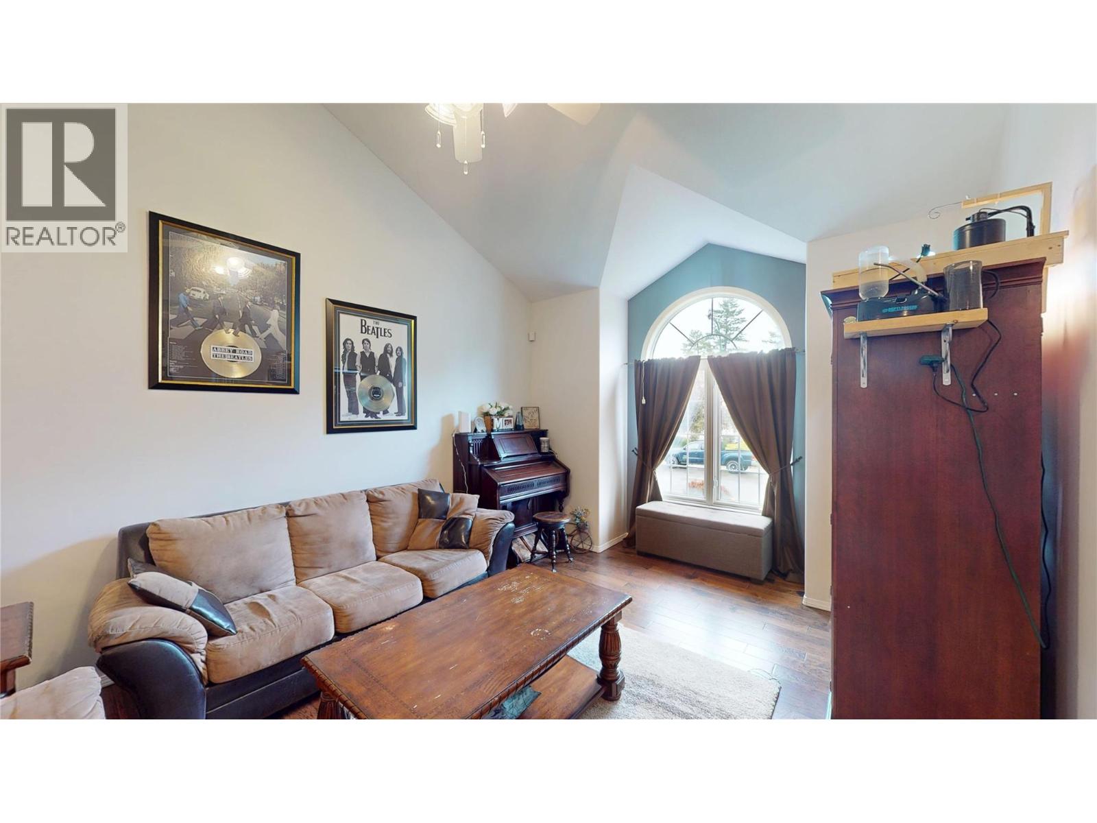 2904 Edgewood Drive, Cranbrook