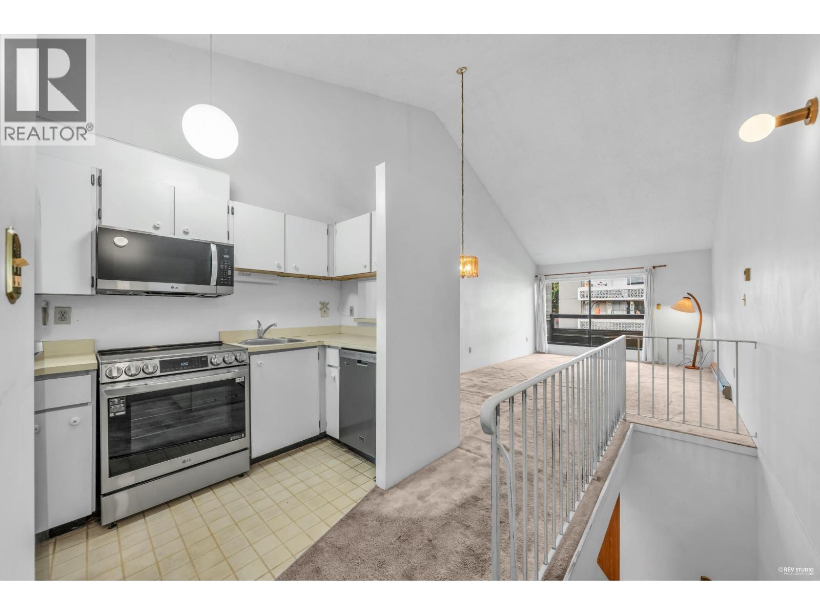 410 1363 CLYDE AVENUE, West Vancouver