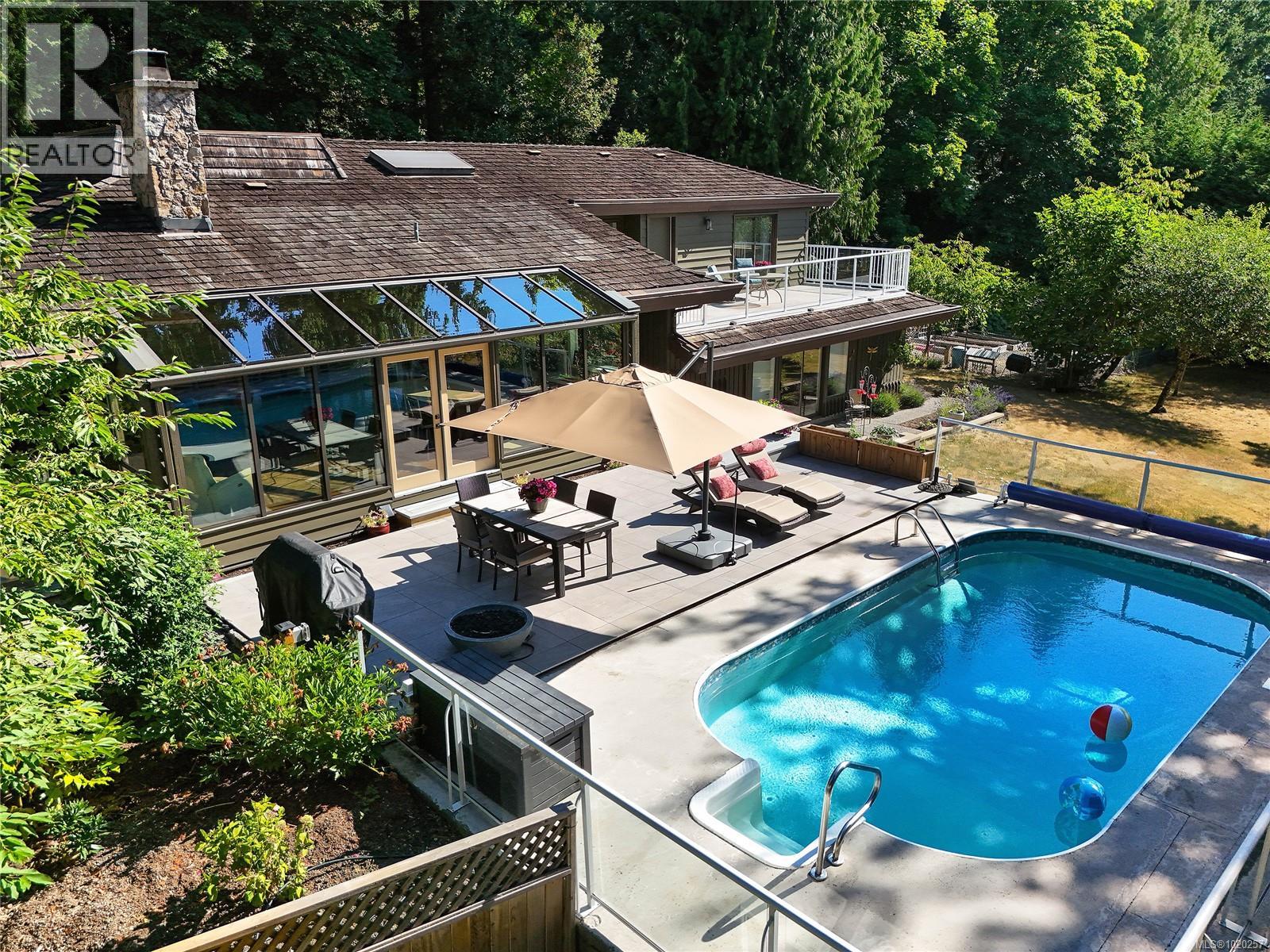 821 Dalkeith Ave, North Saanich