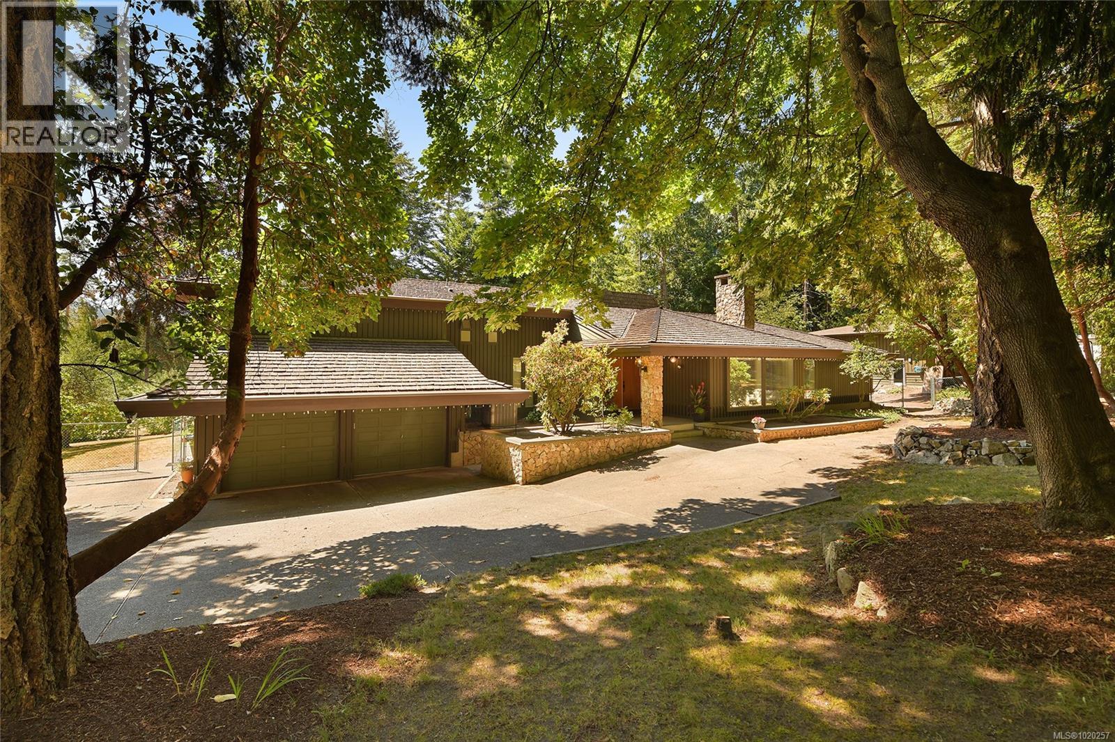 821 Dalkeith Ave, North Saanich