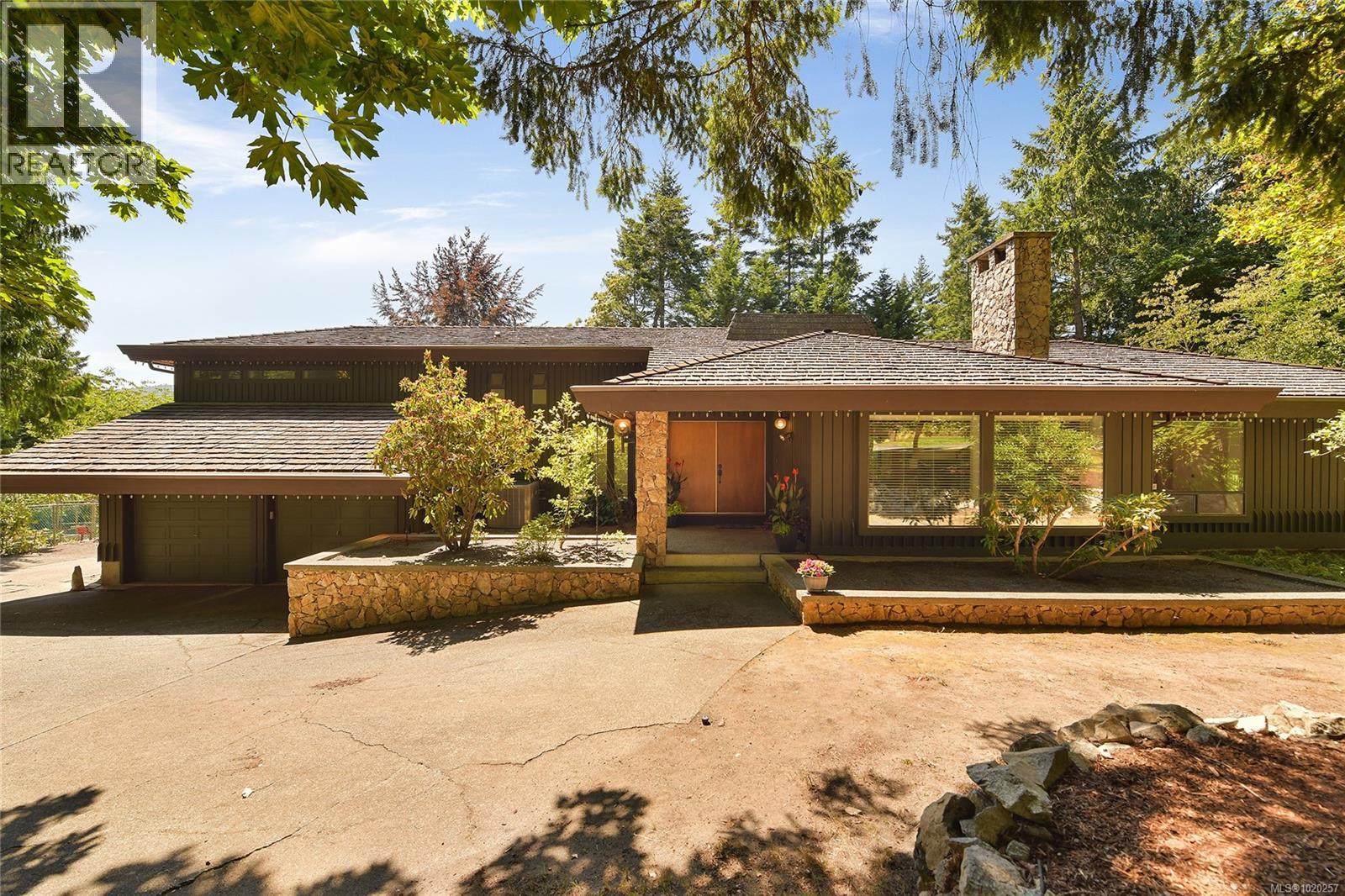 821 Dalkeith Ave, North Saanich