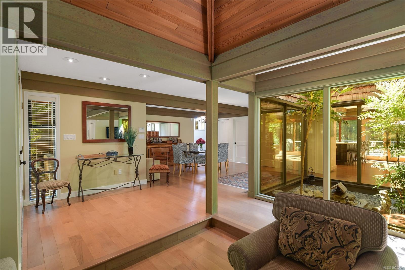 821 Dalkeith Ave, North Saanich