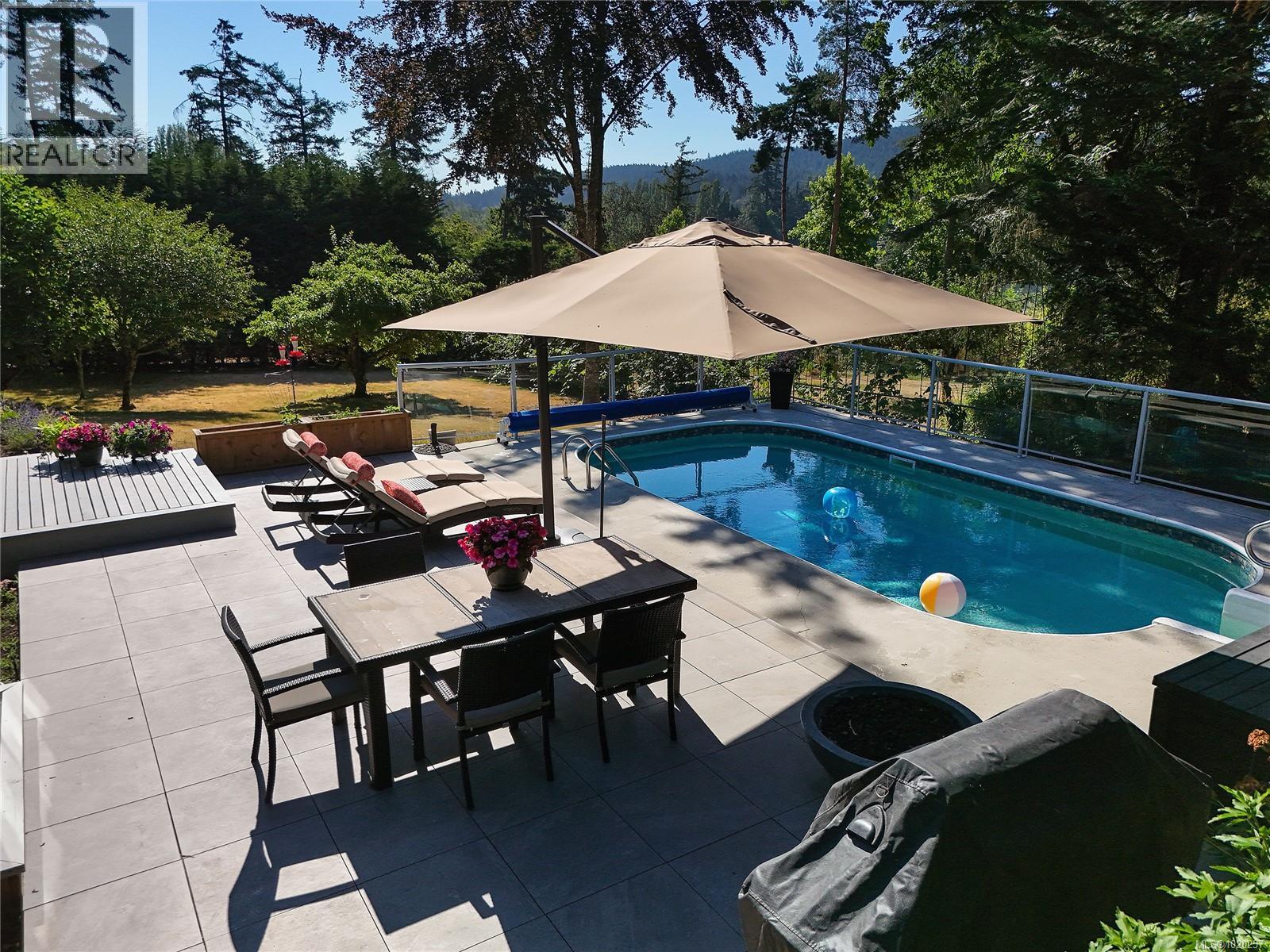 821 Dalkeith Ave, North Saanich