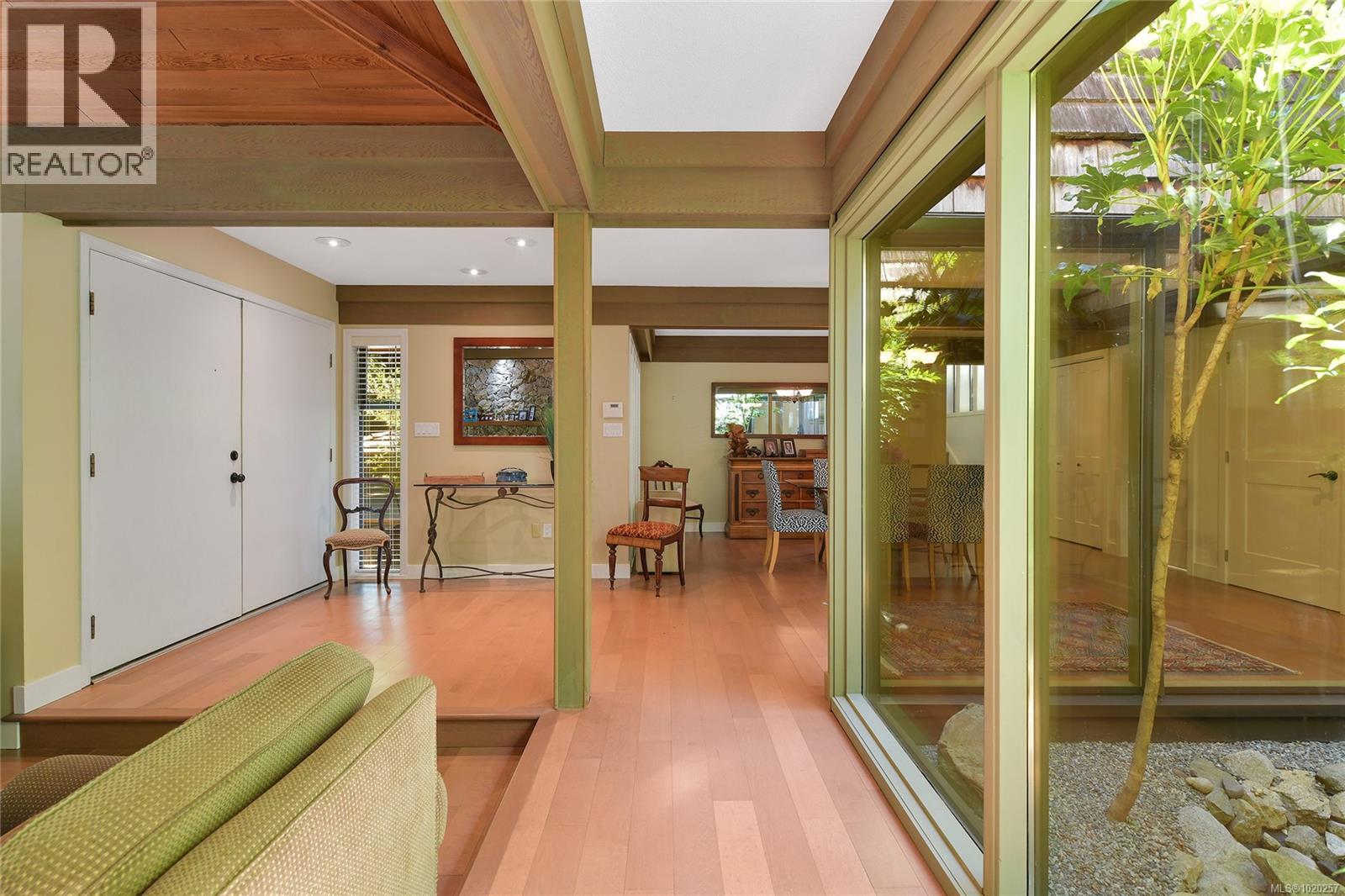 821 Dalkeith Ave, North Saanich