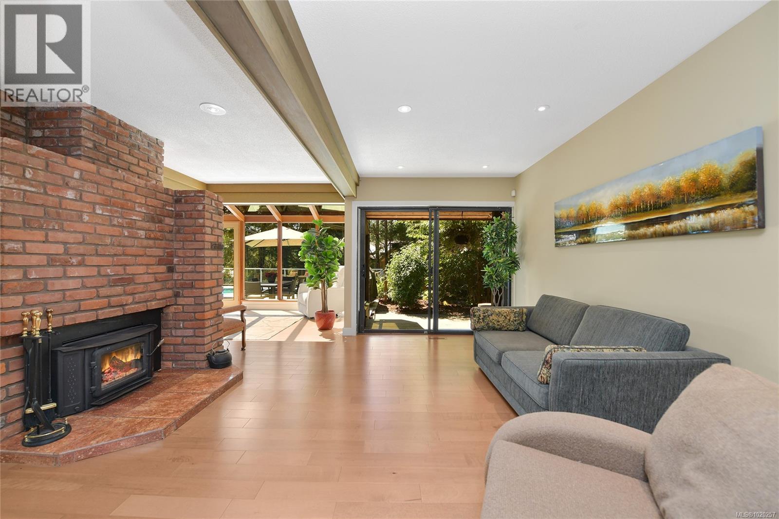 821 Dalkeith Ave, North Saanich