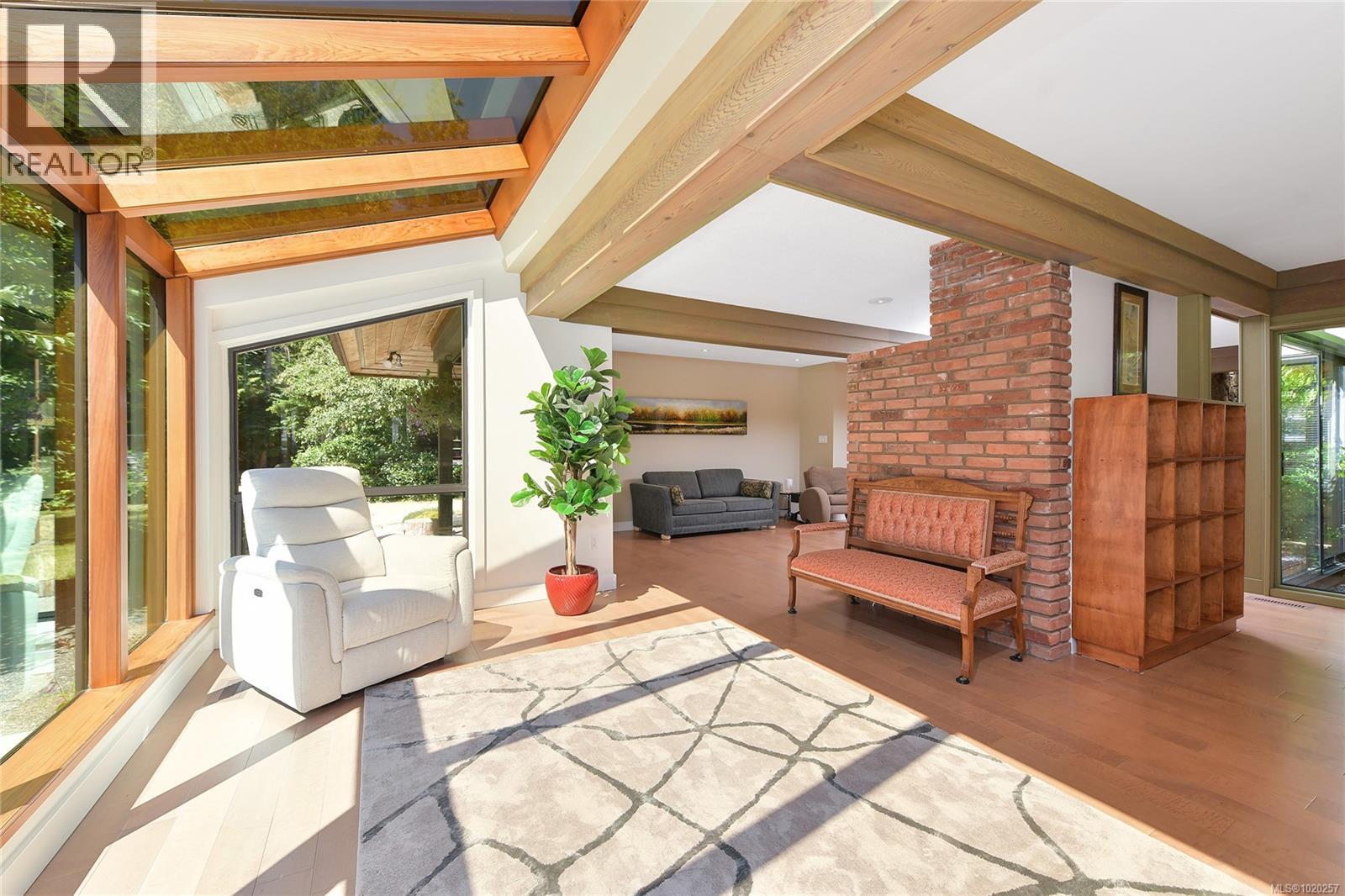 821 Dalkeith Ave, North Saanich