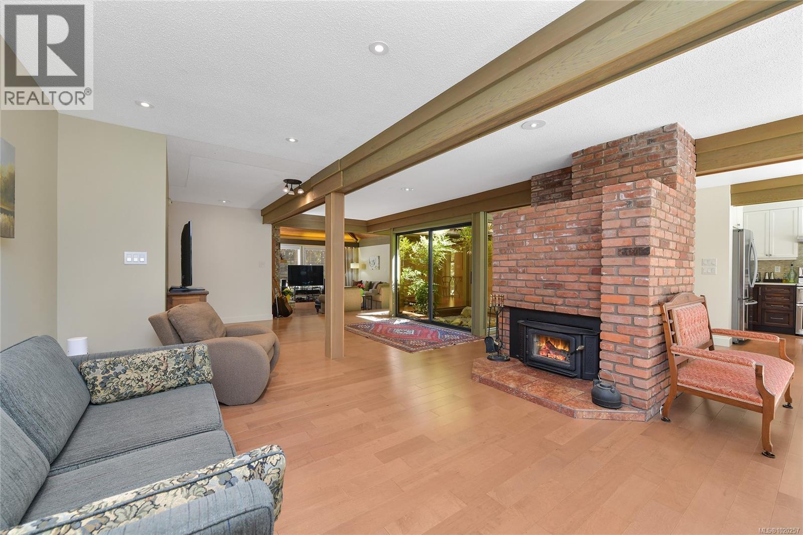 821 Dalkeith Ave, North Saanich