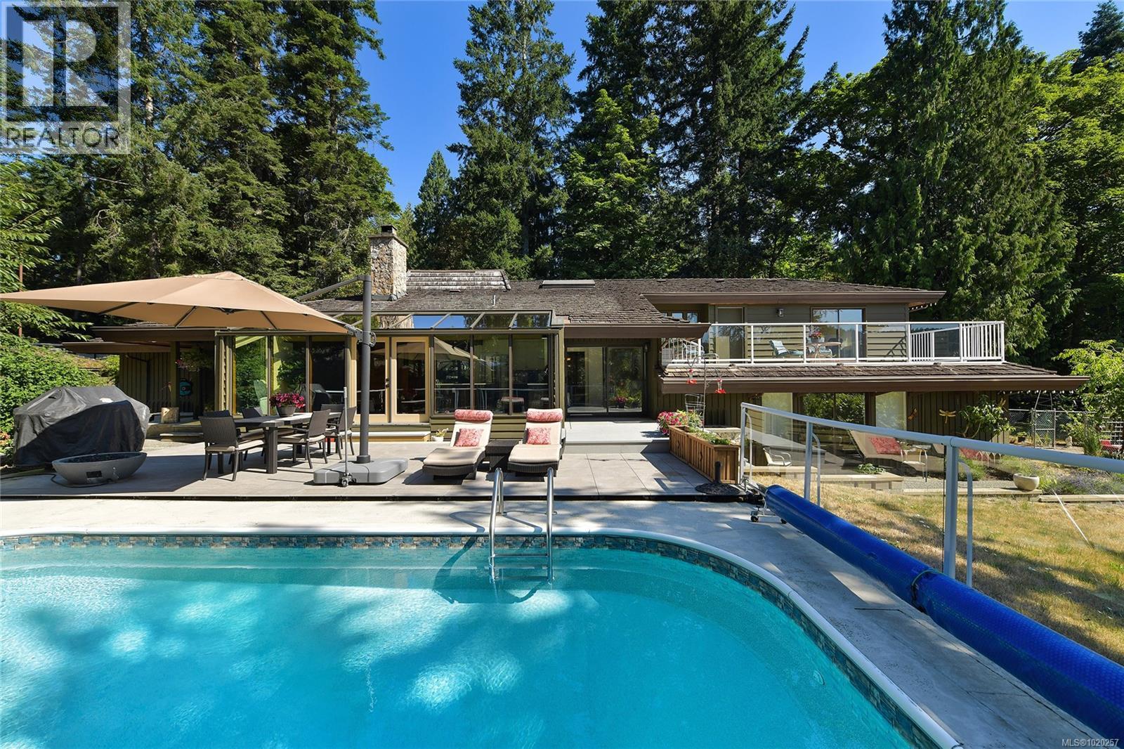 821 Dalkeith Ave, North Saanich