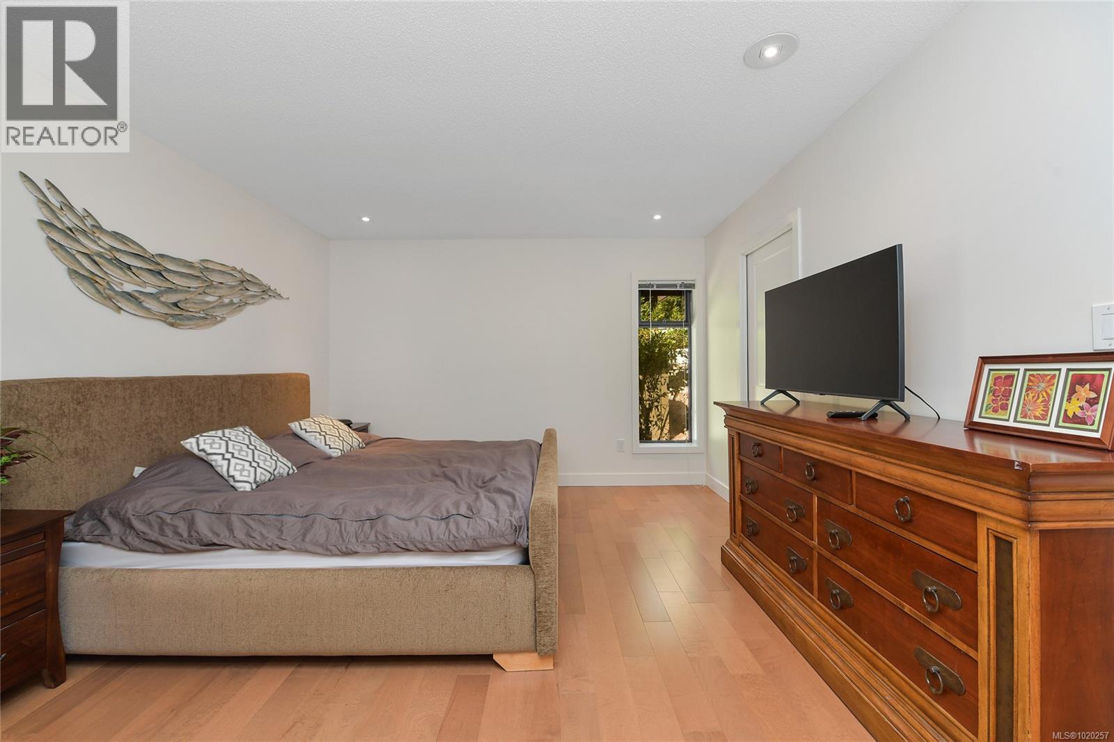 821 Dalkeith Ave, North Saanich