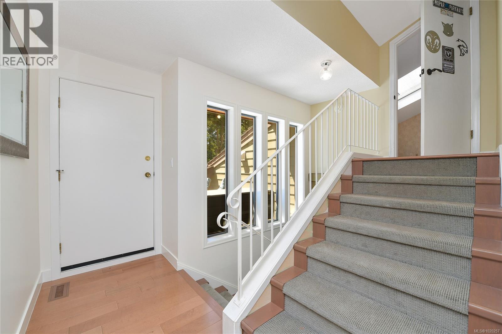 821 Dalkeith Ave, North Saanich