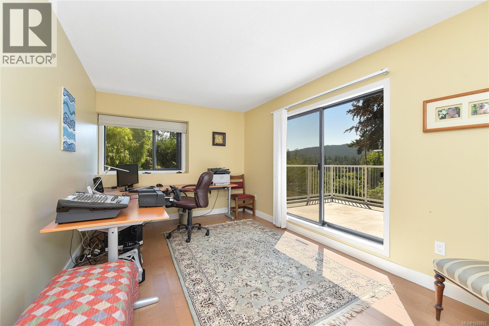 821 Dalkeith Ave, North Saanich