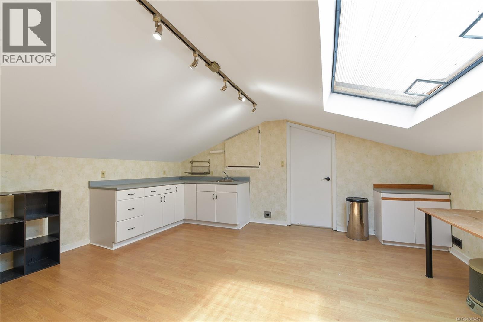 821 Dalkeith Ave, North Saanich