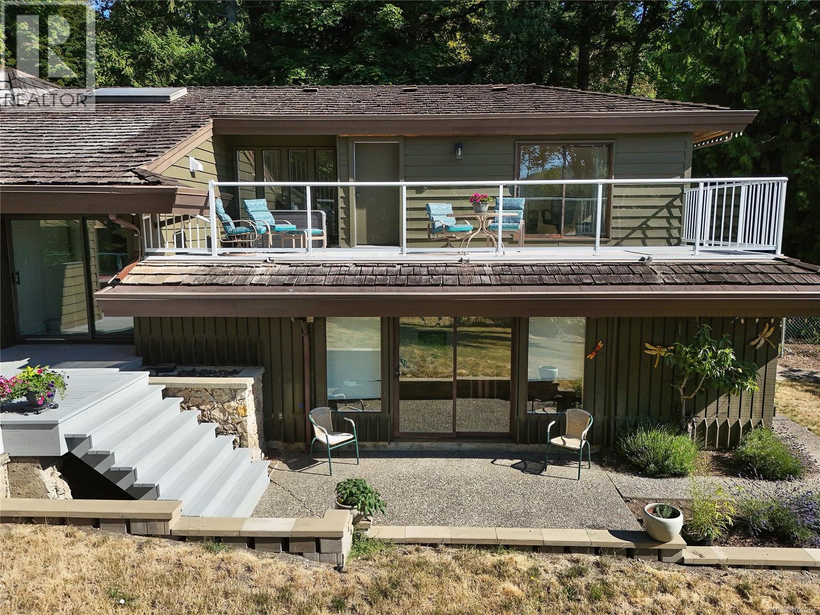821 Dalkeith Ave, North Saanich