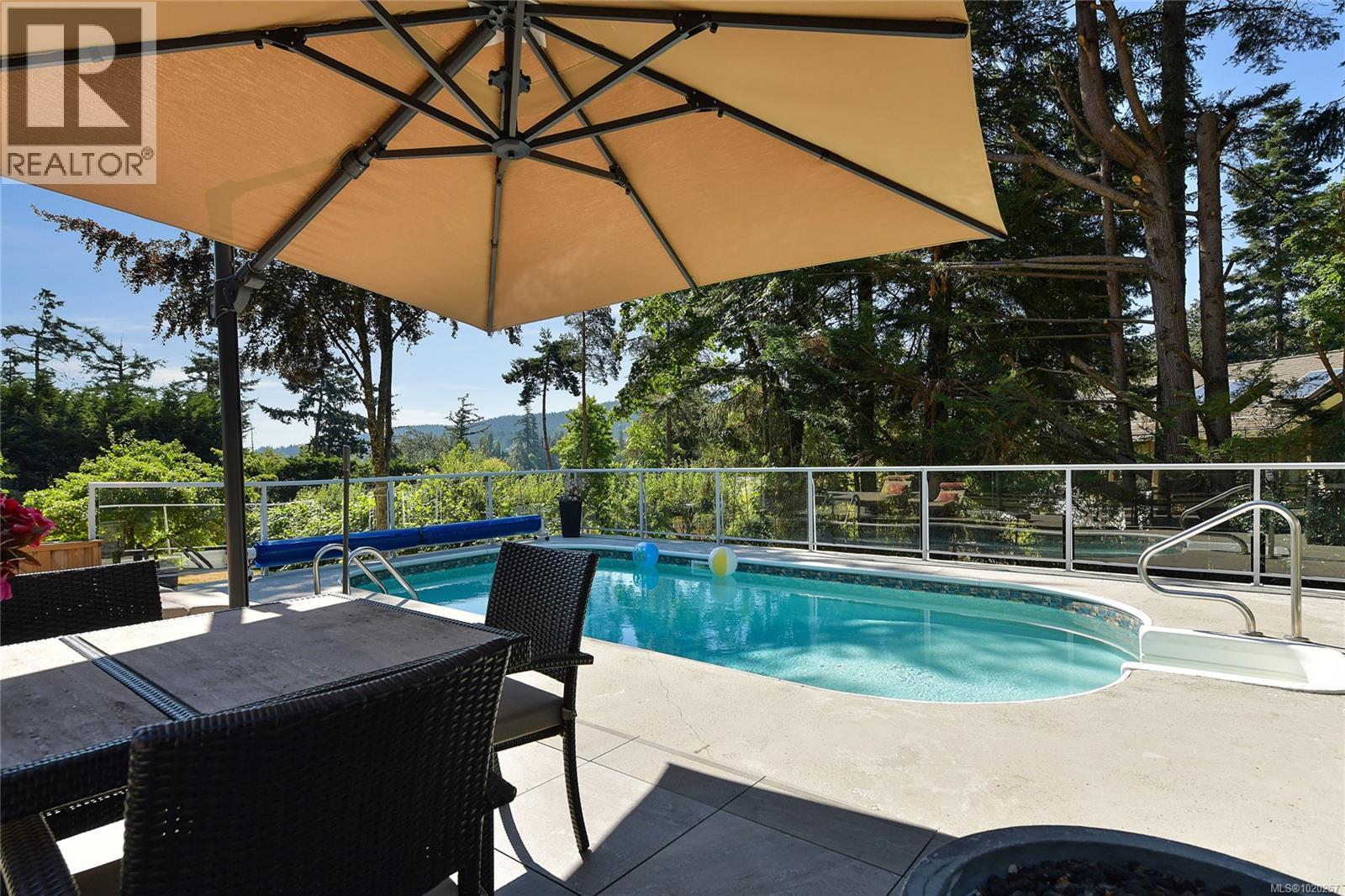 821 Dalkeith Ave, North Saanich