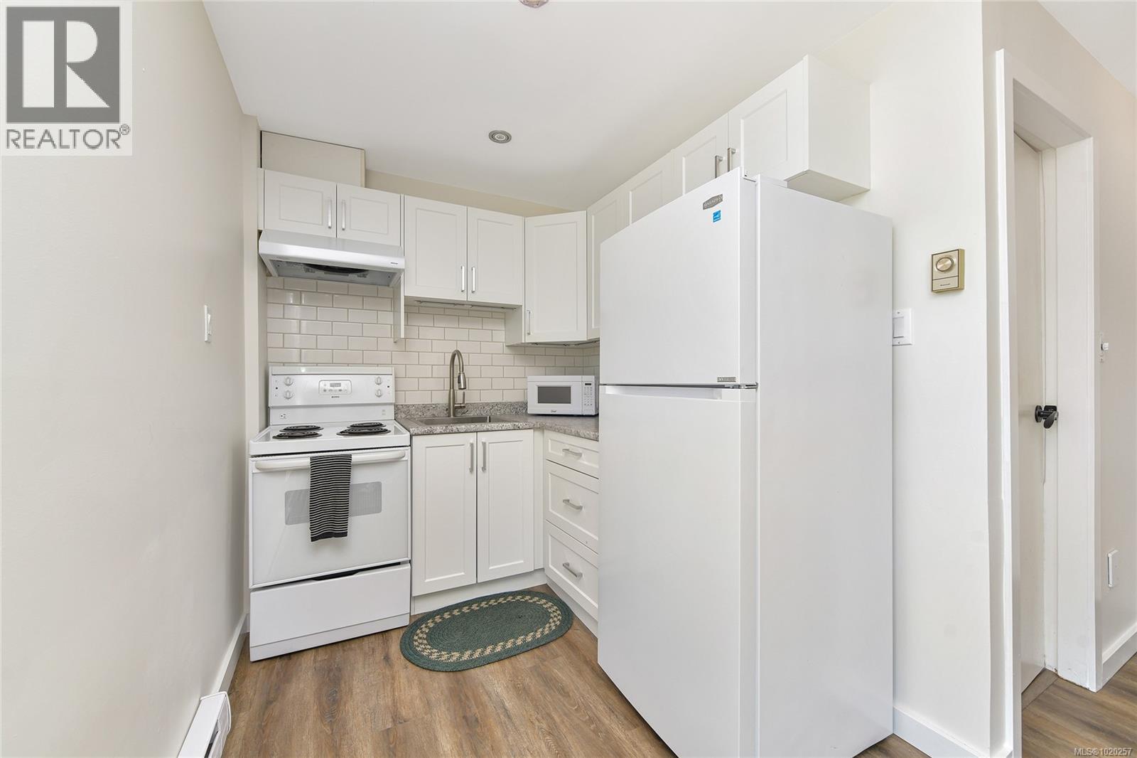 821 Dalkeith Ave, North Saanich