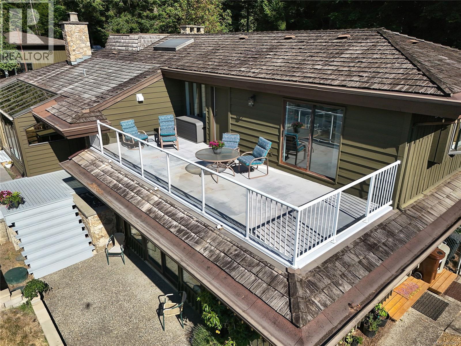 821 Dalkeith Ave, North Saanich