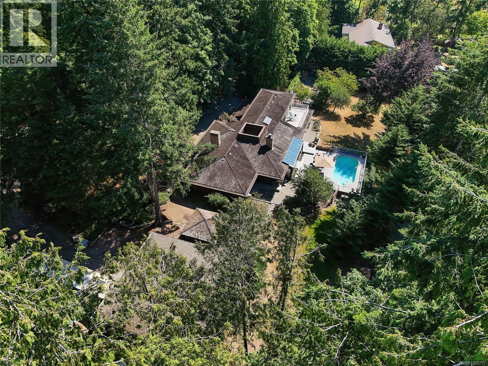 821 Dalkeith Ave, North Saanich