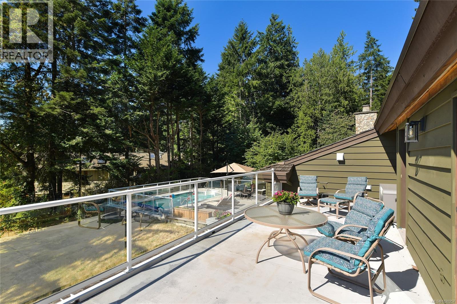 821 Dalkeith Ave, North Saanich