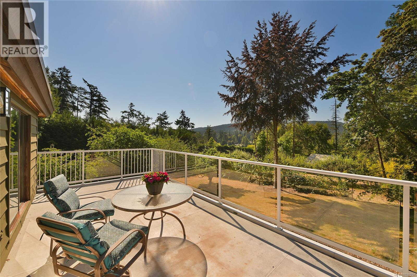 821 Dalkeith Ave, North Saanich