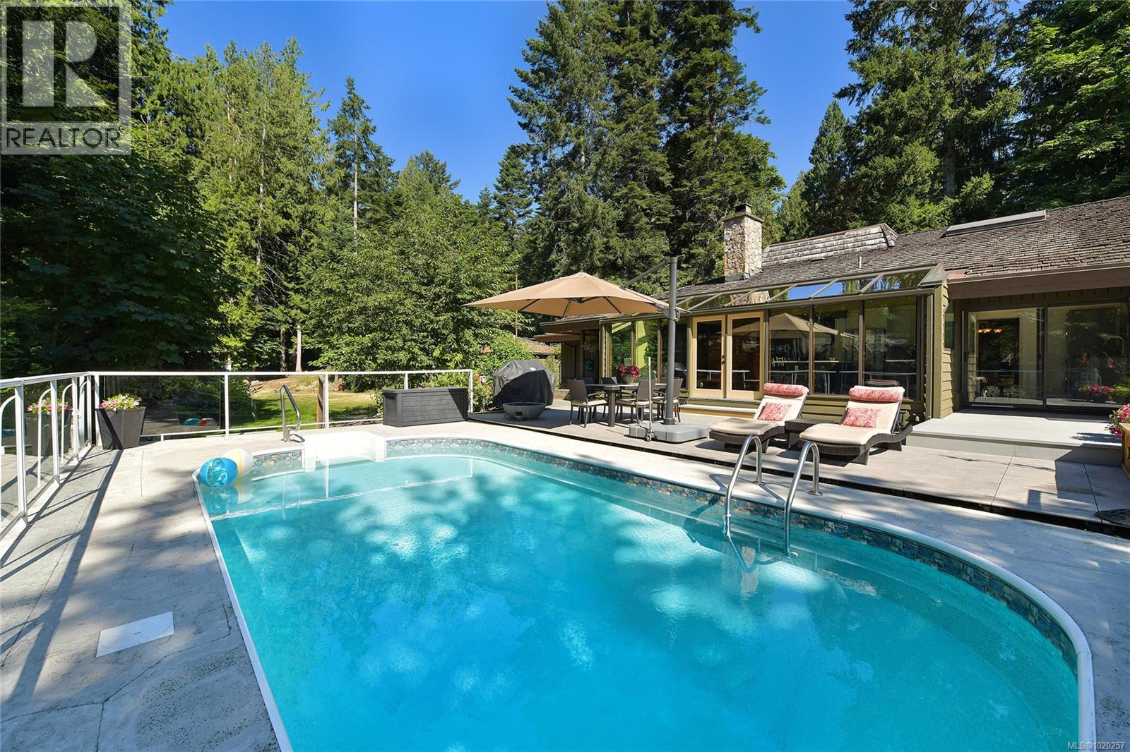 821 Dalkeith Ave, North Saanich