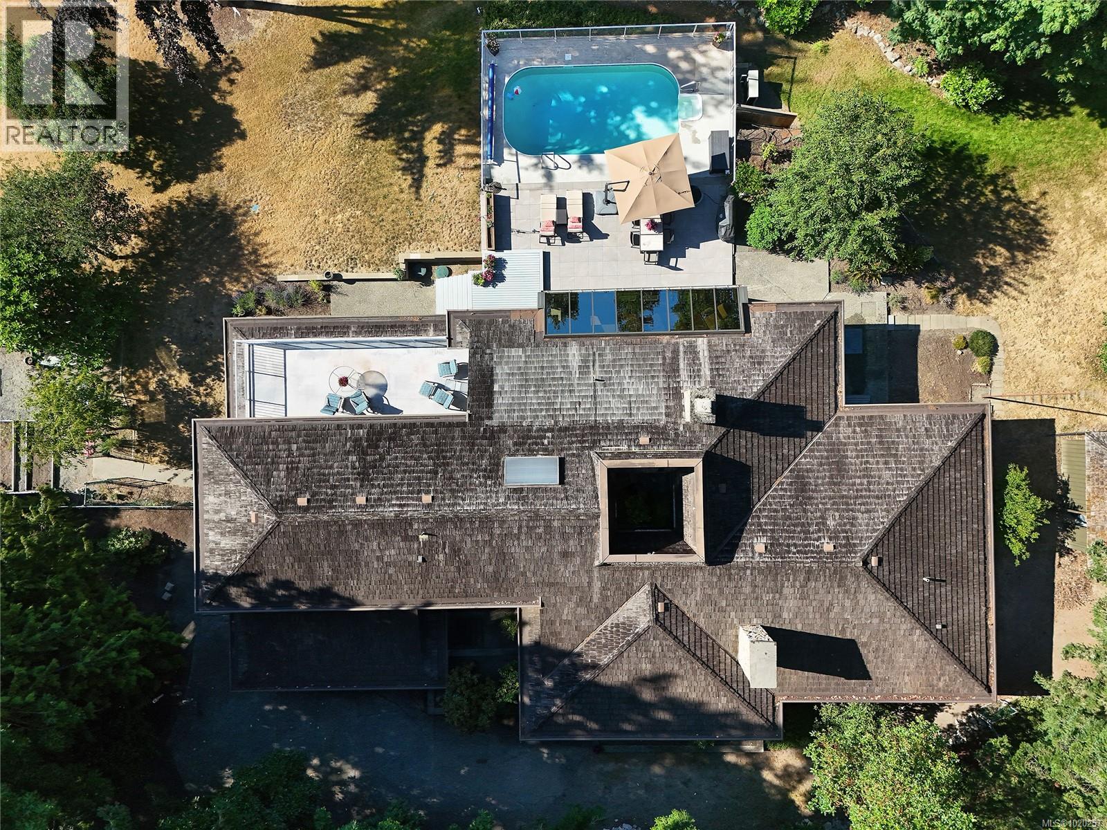 821 Dalkeith Ave, North Saanich