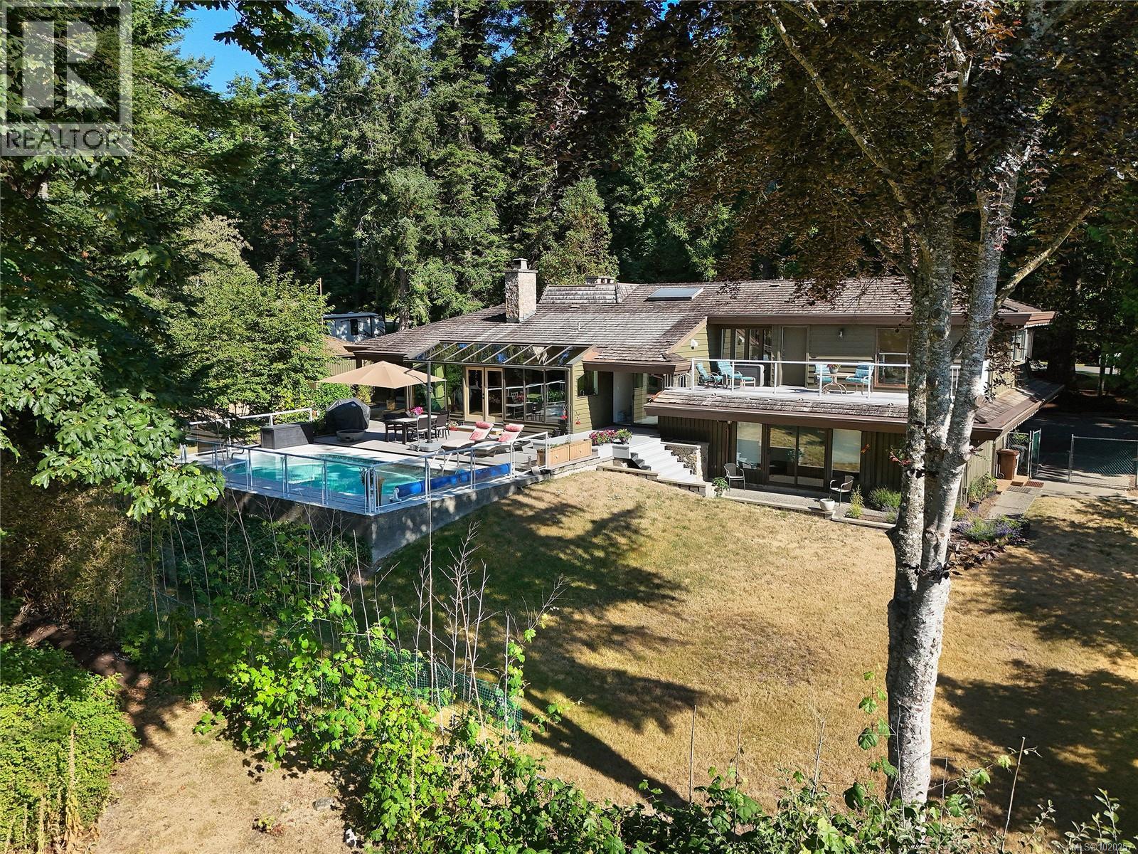 821 Dalkeith Ave, North Saanich