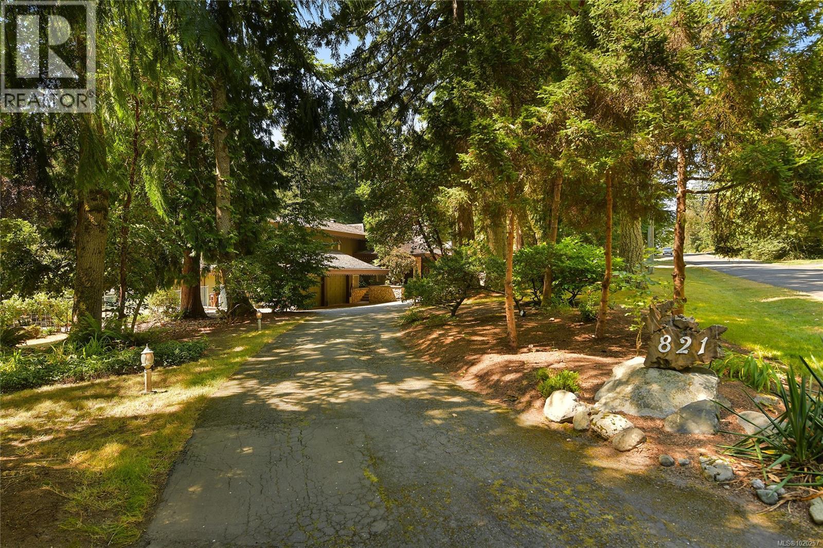 821 Dalkeith Ave, North Saanich