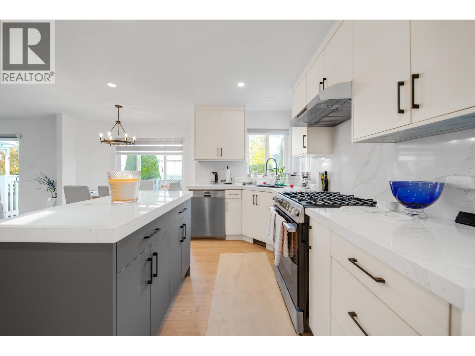 22683 FRASERBANK Crescent, Richmond