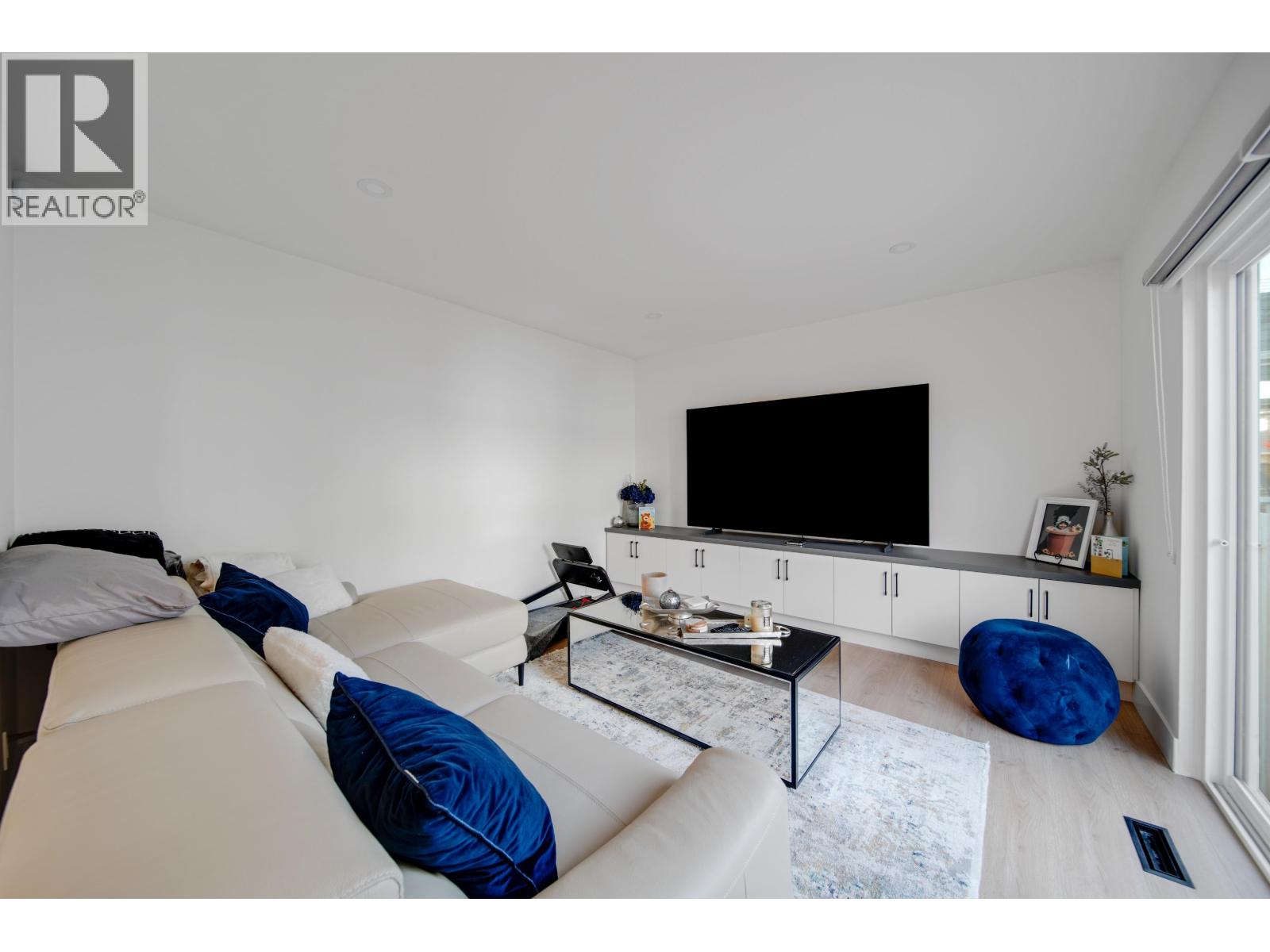 22683 FRASERBANK Crescent, Richmond