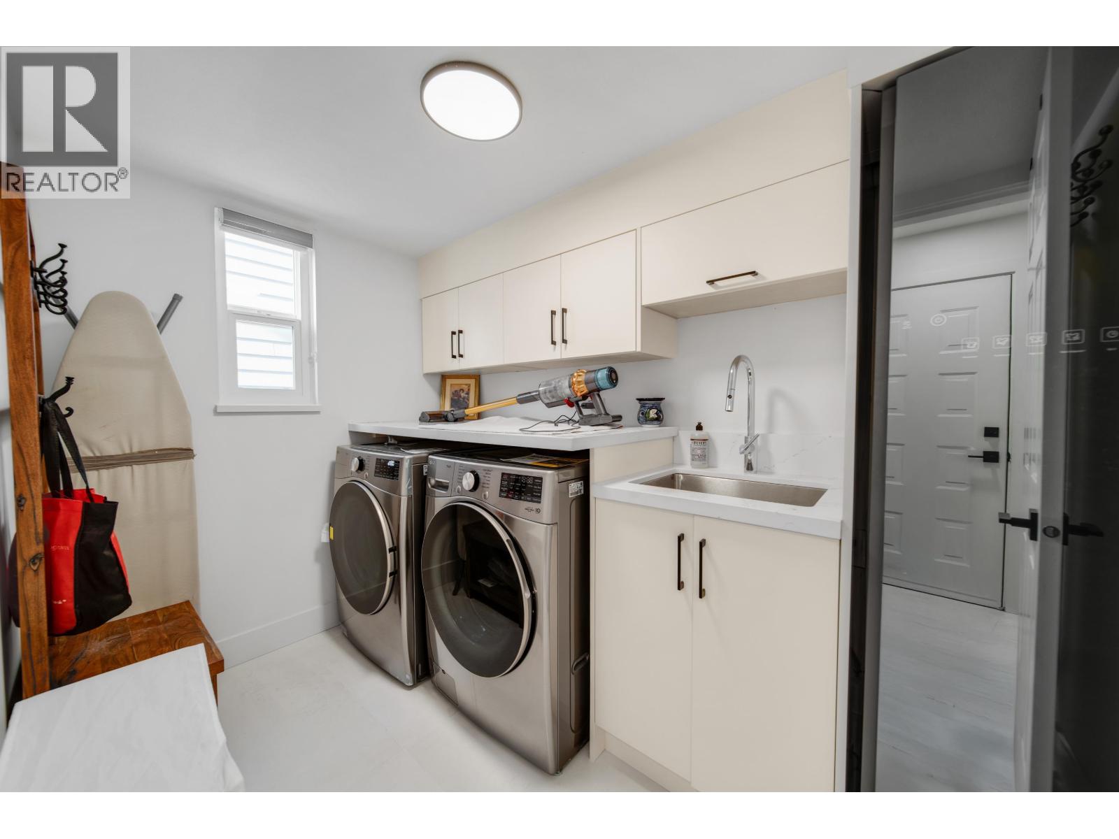 22683 FRASERBANK Crescent, Richmond