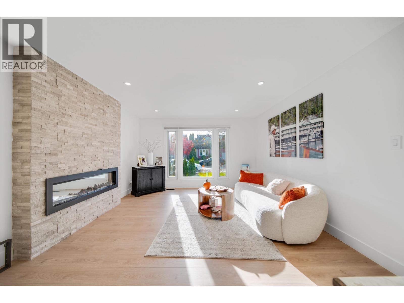 22683 FRASERBANK Crescent, Richmond