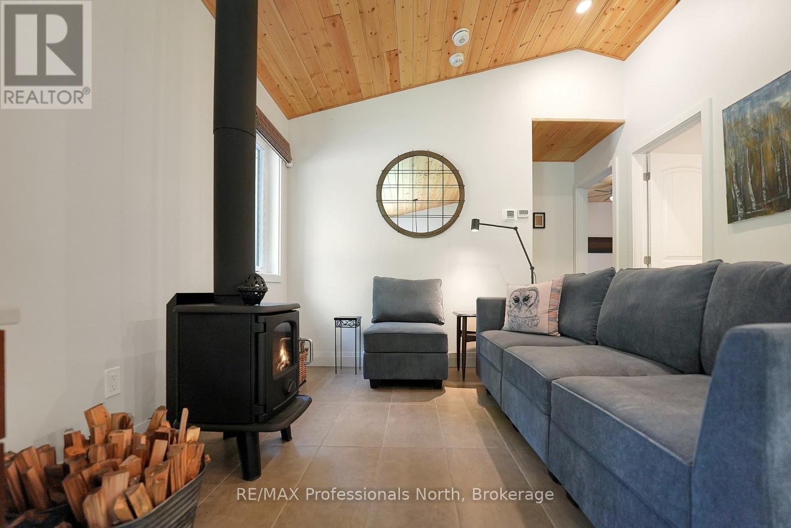 Single Family House Bungalow for Sale in  MINNICOCK LAKE ROAD Highlands East (Glamorgan) 