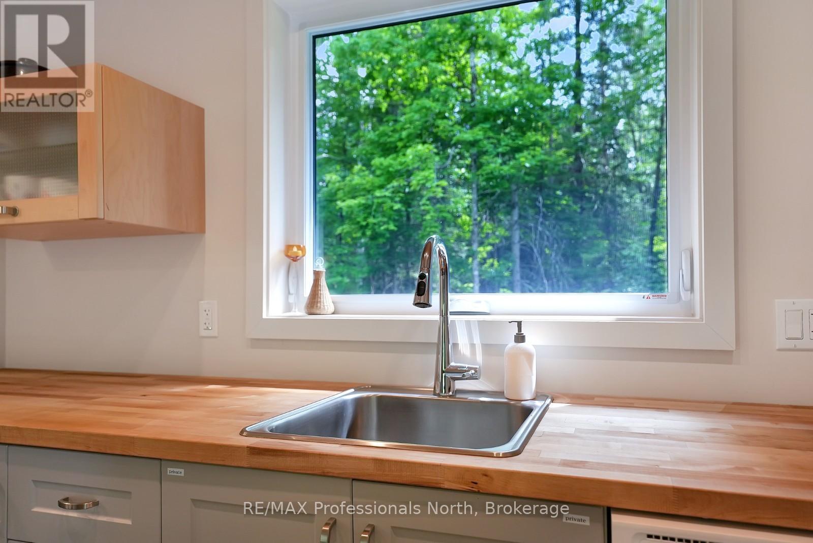 Single Family House Bungalow for Sale in  MINNICOCK LAKE ROAD Highlands East (Glamorgan) 