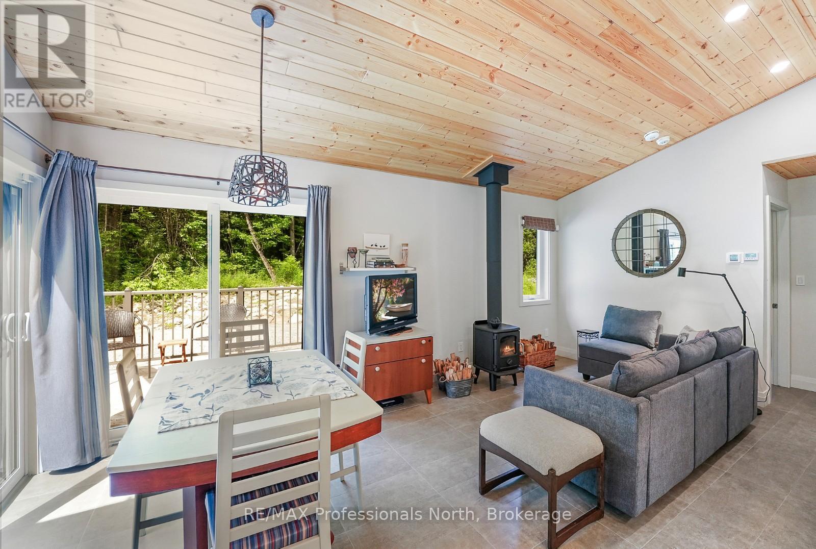 Single Family House Bungalow for Sale in  MINNICOCK LAKE ROAD Highlands East (Glamorgan) 