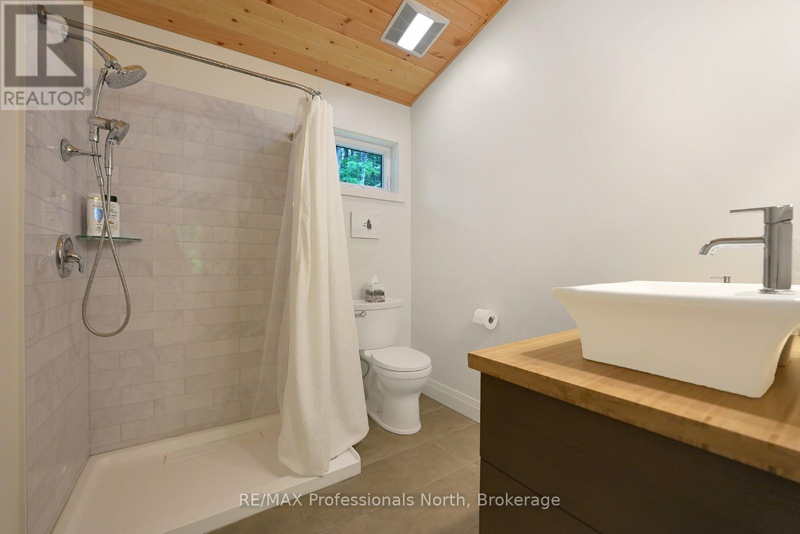 Single Family House Bungalow for Sale in  MINNICOCK LAKE ROAD Highlands East (Glamorgan) 