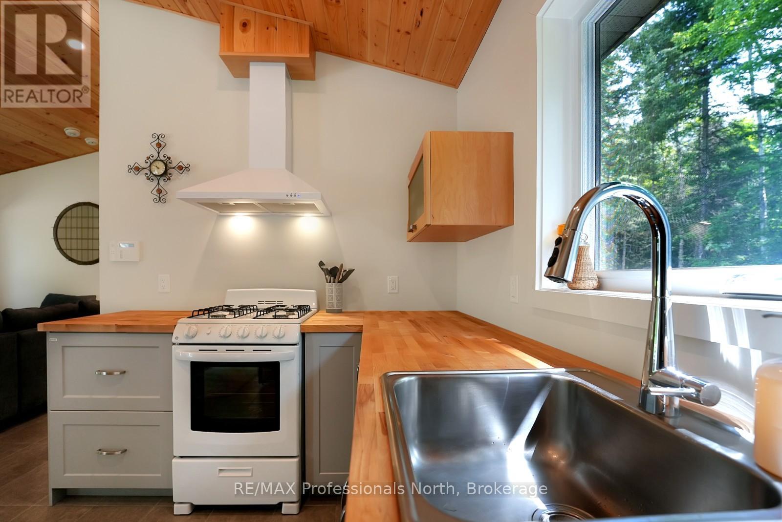 Single Family House Bungalow for Sale in  MINNICOCK LAKE ROAD Highlands East (Glamorgan) 