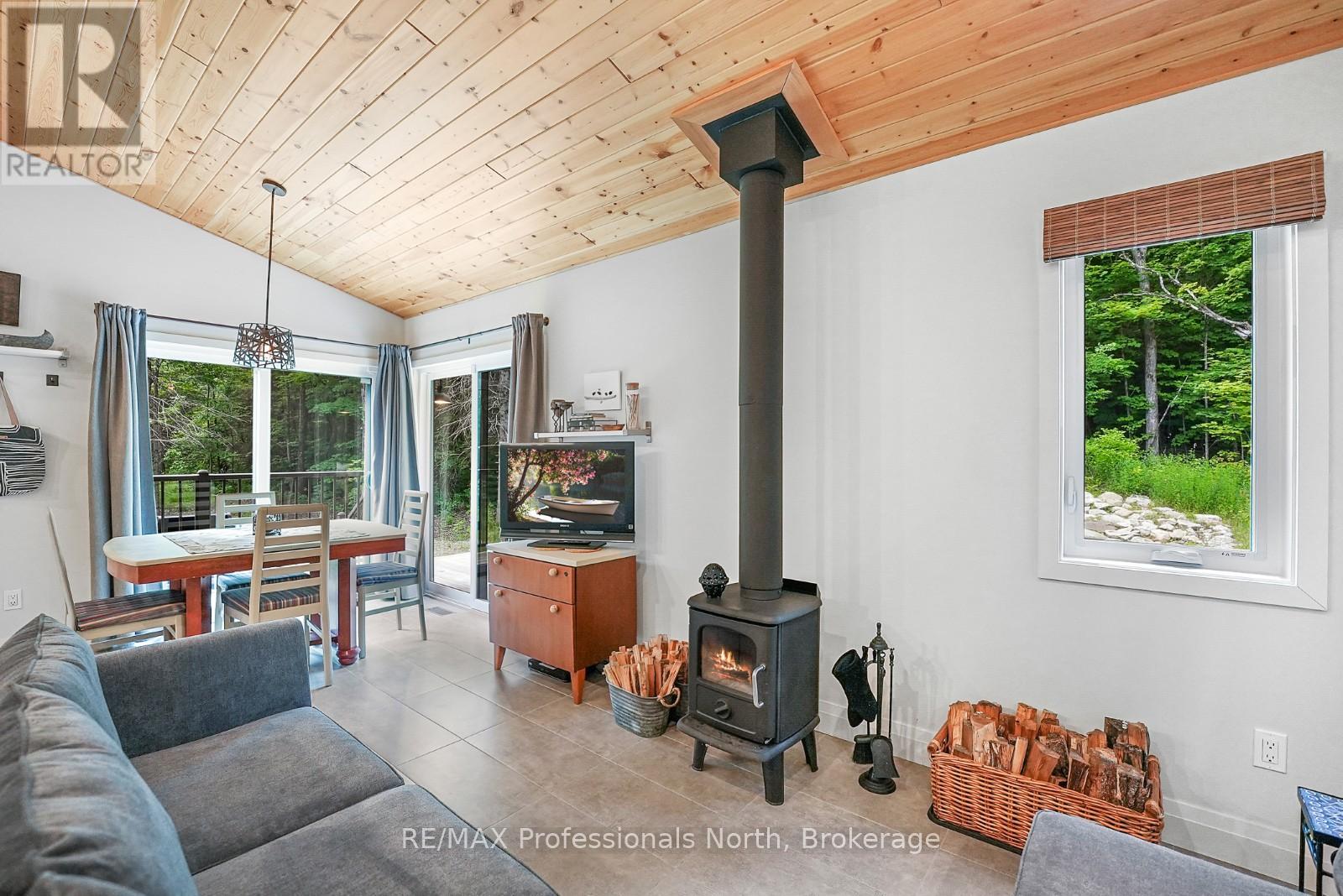 Single Family House Bungalow for Sale in  MINNICOCK LAKE ROAD Highlands East (Glamorgan) 