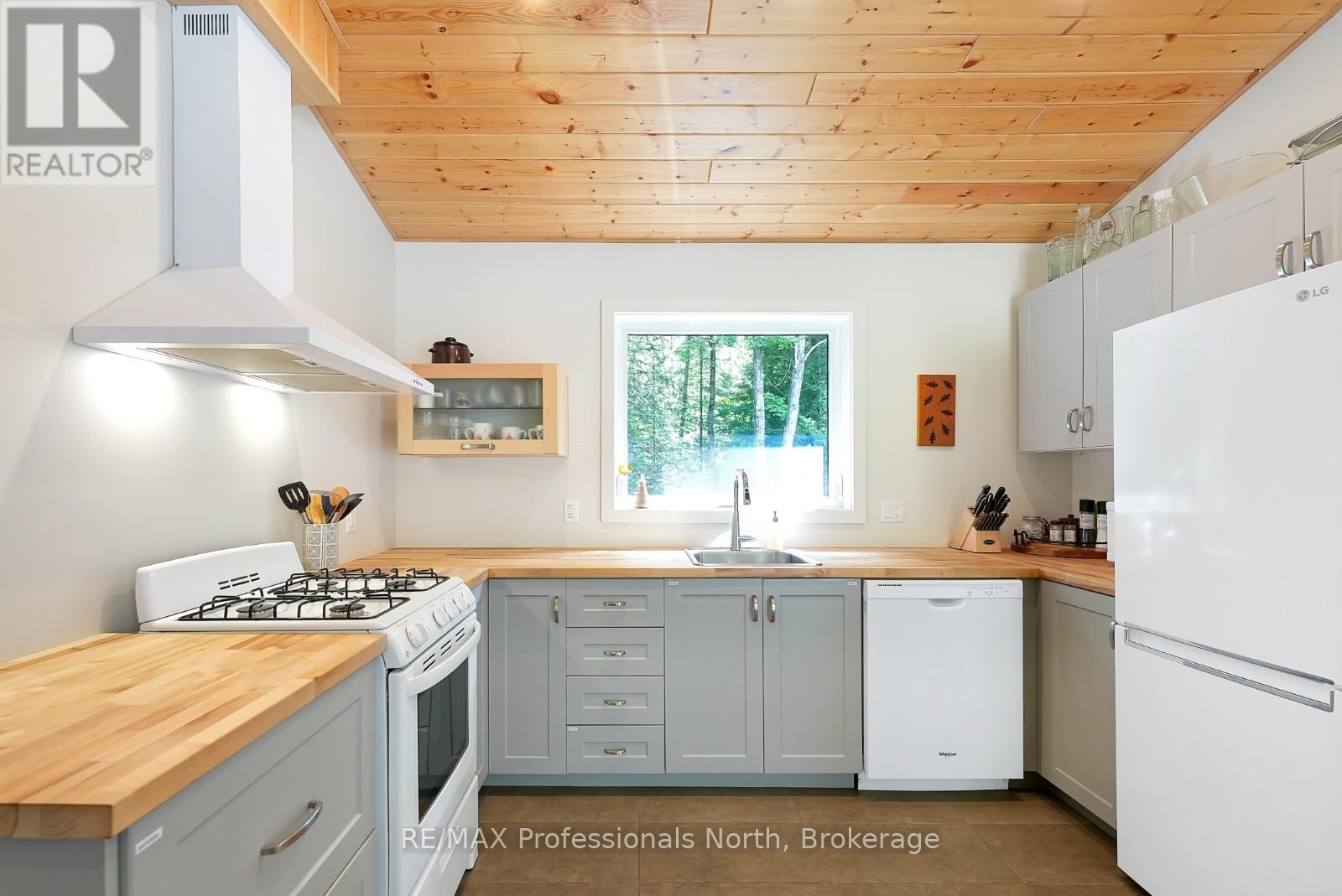 Single Family House Bungalow for Sale in  MINNICOCK LAKE ROAD Highlands East (Glamorgan) 