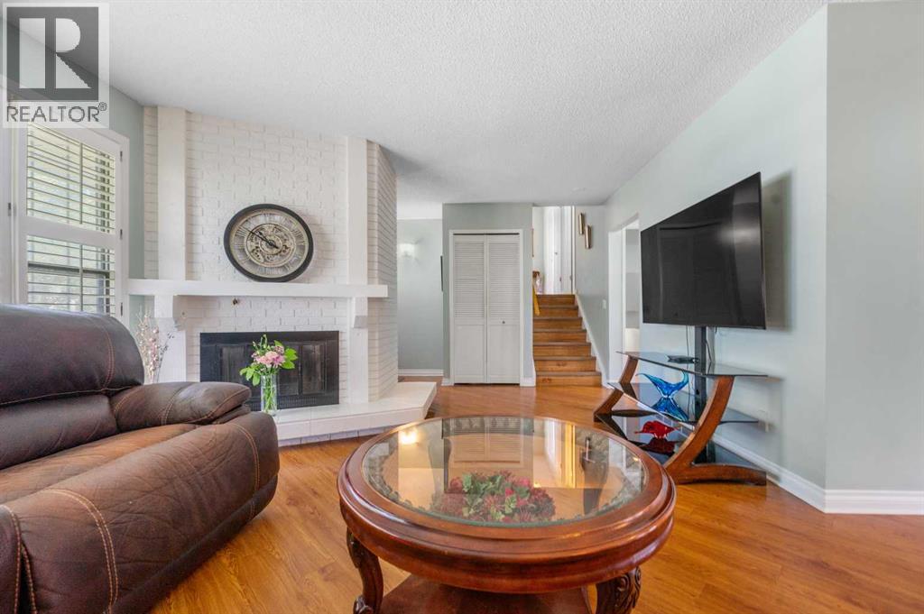 Single Family House 4 Level for Sale in  Templeside Circle NE Temple Calgary 