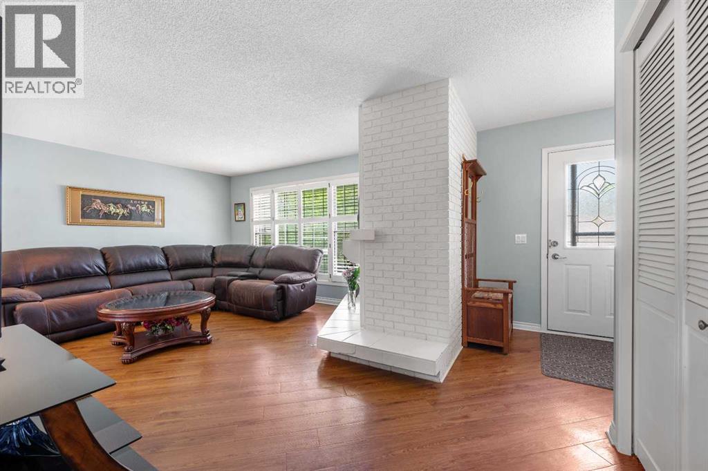 Single Family House 4 Level for Sale in  Templeside Circle NE Temple Calgary 