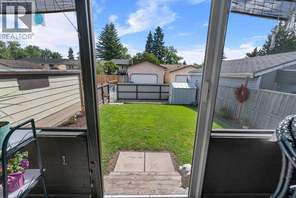 Single Family House 4 Level for Sale in  Templeside Circle NE Temple Calgary 