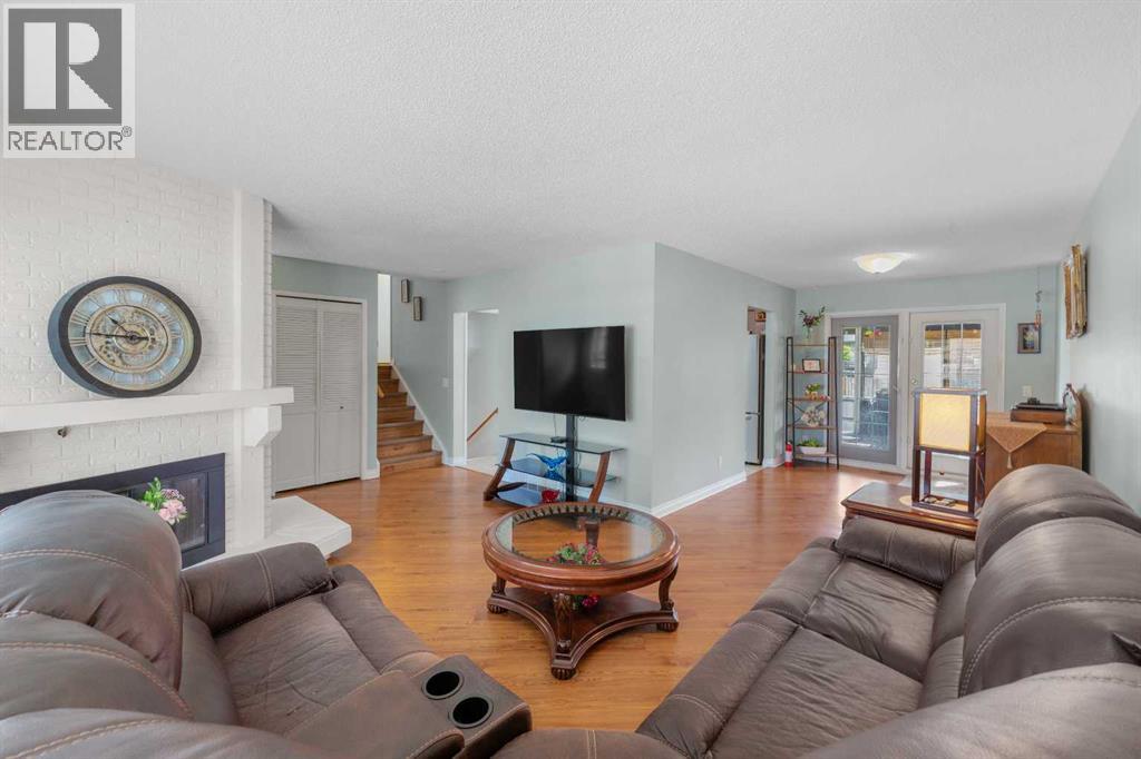 Single Family House 4 Level for Sale in  Templeside Circle NE Temple Calgary 