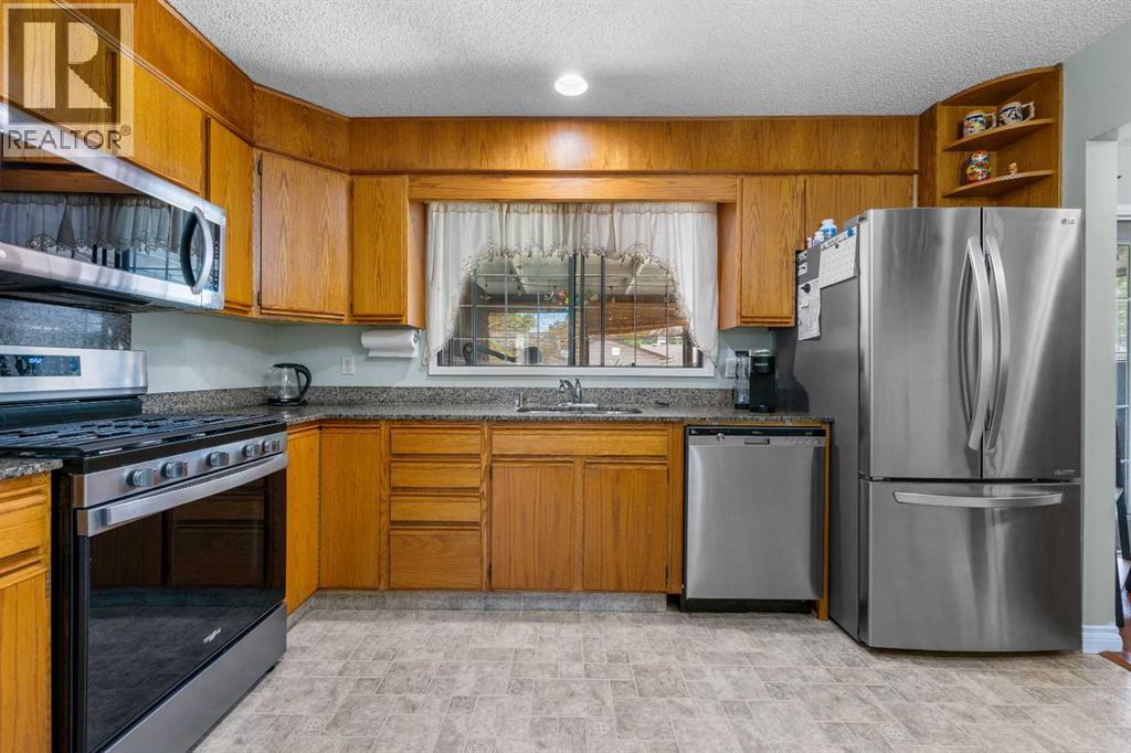 Single Family House 4 Level for Sale in  Templeside Circle NE Temple Calgary 